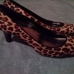 Merona Leather cheetah print pumps
